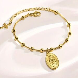 ELEGANT BRACELET WITH VIRGIN MARY CHARM.